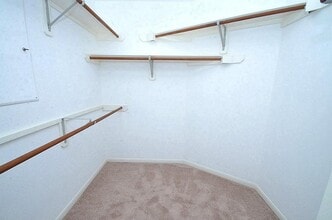 Building Photo - 4611 Silverlake Dr