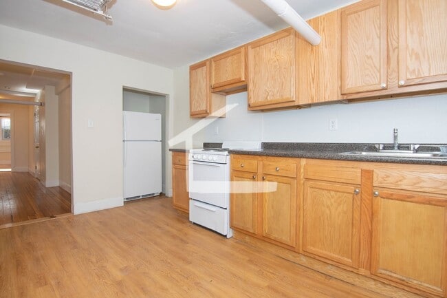 Photo - Great 4 Bedroom available Now! House