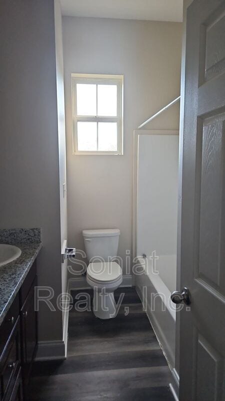 Building Photo - 4749 Eastview Dr