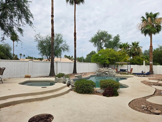Building Photo - 741 W San Marcos Dr