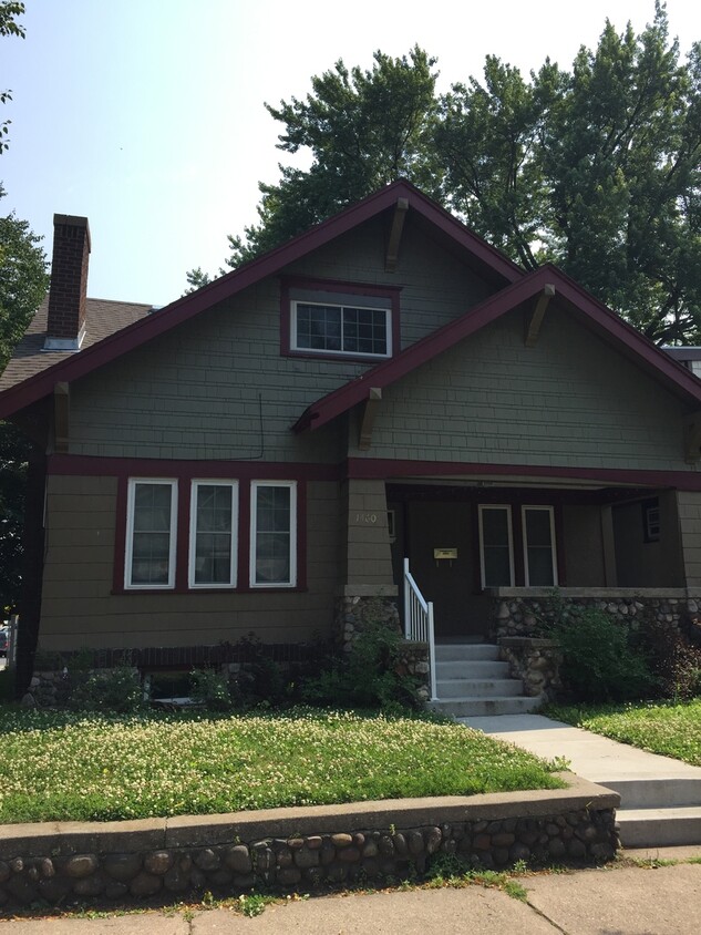 Foto principal - 4Bed/2Bath Renovated House near Hamline *A...