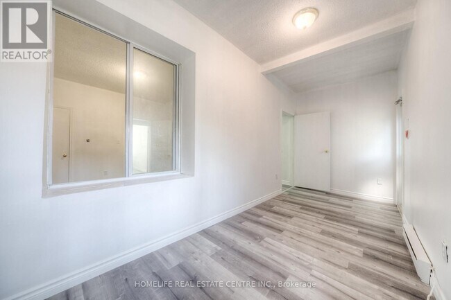 Building Photo - 223-223 Jameson Ave