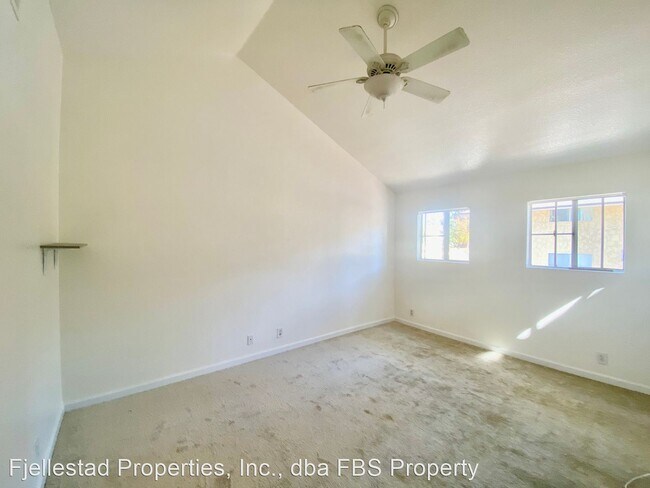 Building Photo - 2 br, 2.5 bath House - 9209 Camino Del Verde