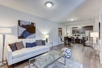 Interior Photo - 1325 N Wells Apartments