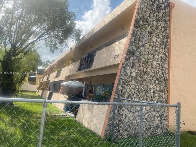 Foto del edificio - 400 NE 18th Ave