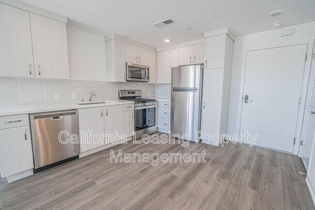 Foto del edificio - 26701 McBean Pkwy