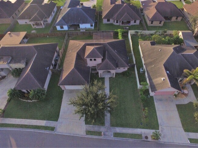 Foto del edificio - 3Bed/2.5Bath Edinburg TX Home For Rent ( Oakland Village )