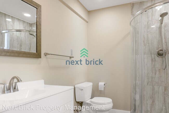 Building Photo - 5 br, 3 bath House - 16183 SE 42nd St