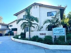 Building Photo - 10842 Del Norte St