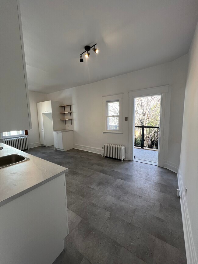 Building Photo - 5670 St De Terrebonne
