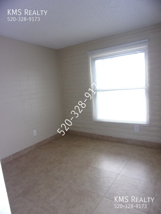 Building Photo - 860 W Wedwick St
