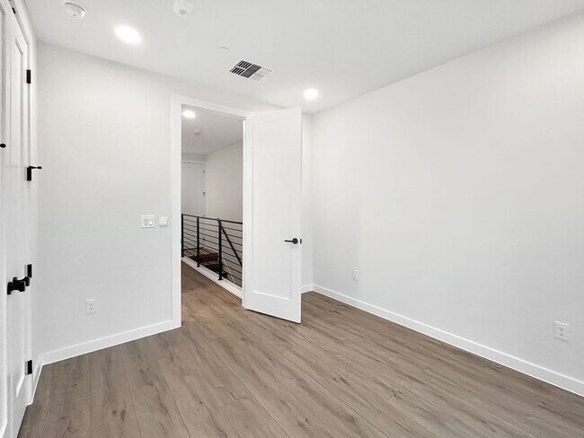 Foto del edificio - Resort-Style Living at Dovetail | 2 Bed / 2 Bath | Gated Entry