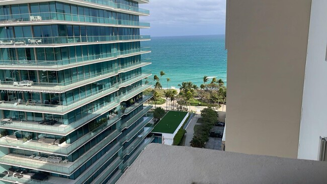 Building Photo - 10185 Collins Ave