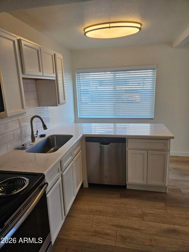 Foto del edificio - 1330 E Highland Ave