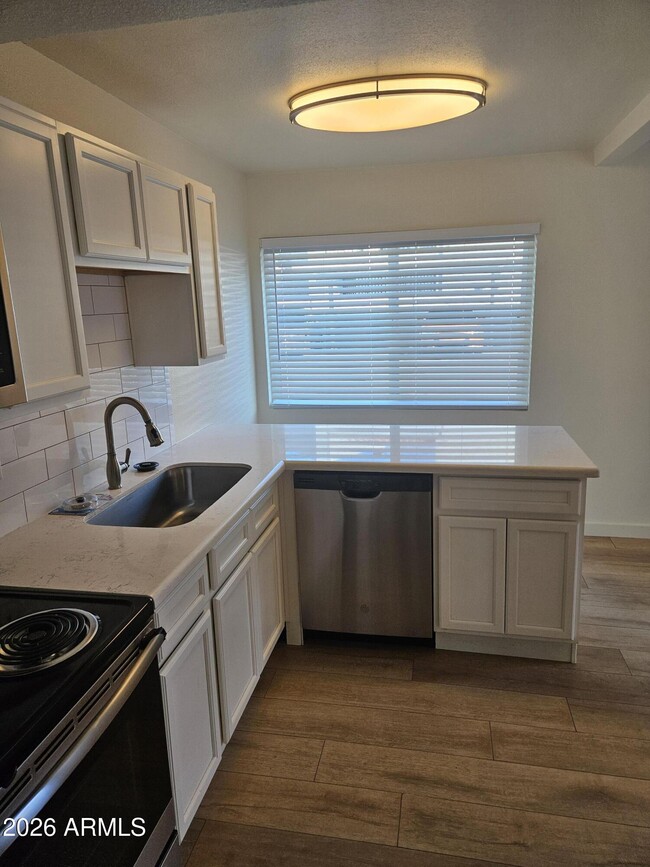 Building Photo - 1330 E Highland Ave