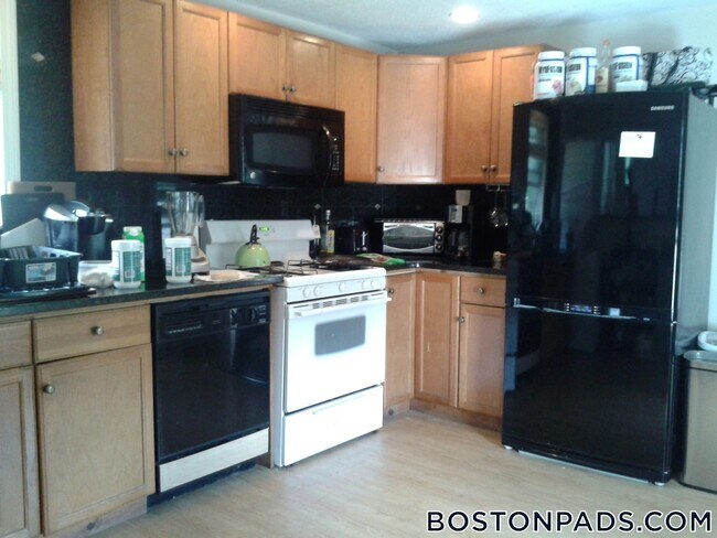 Foto del edificio - 49 Glenwood Rd