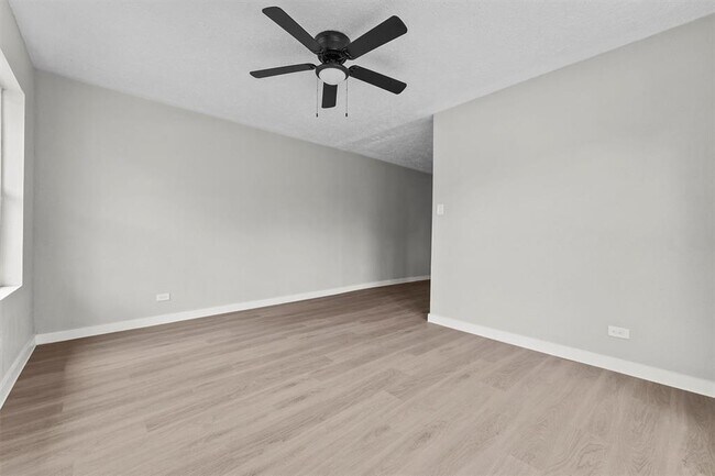 Foto del edificio - 7425 Ave E