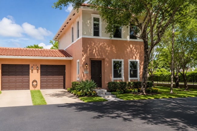 Building Photo - 2600 Venetian Dr