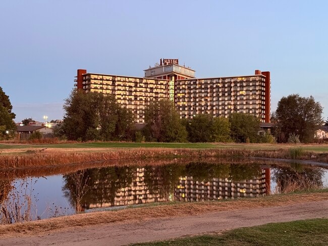 Building Photo - 411 Lakewood Cir