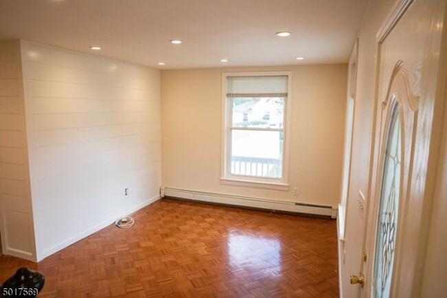 Building Photo - 203 N Finley Ave