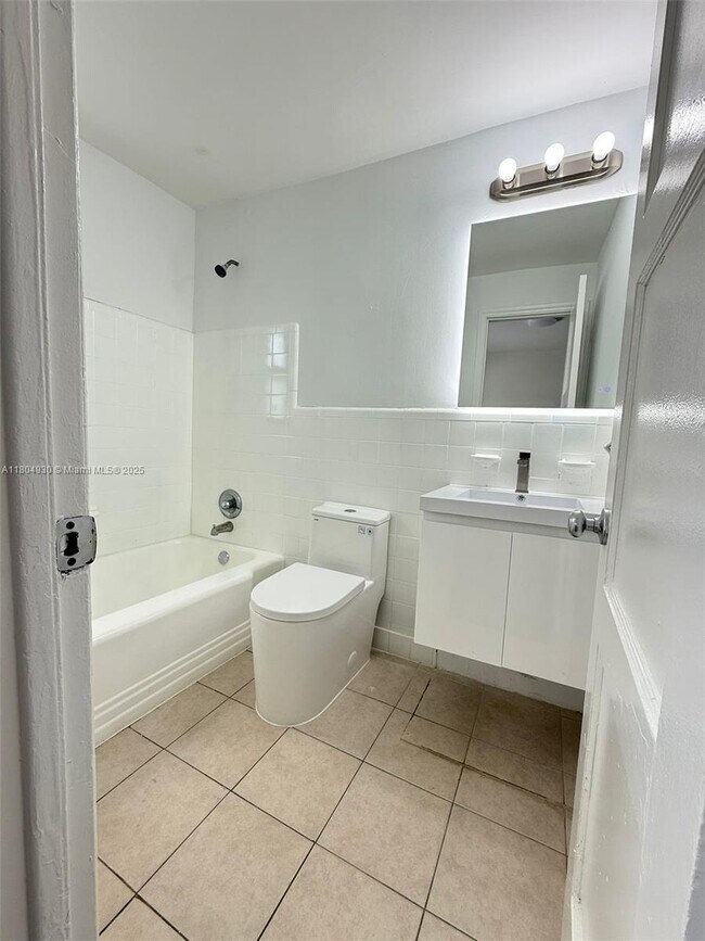Foto del edificio - 505 NE 82nd St
