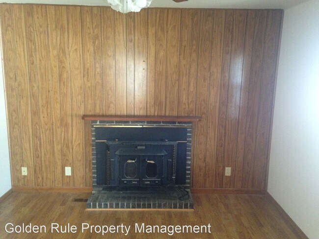 Building Photo - 3 br, 1 bath House - 1527 N Lorraine