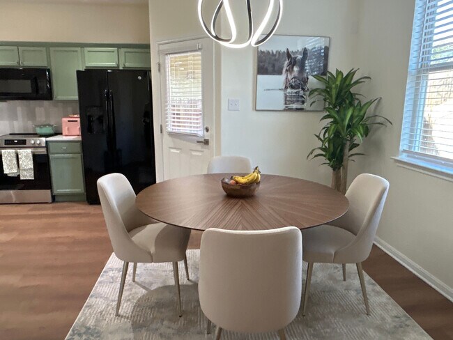 Foto del edificio - Room in Condo on Red Bud Ridge Ln