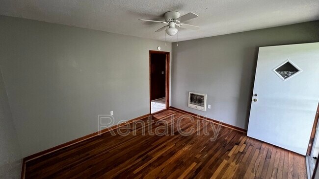 Building Photo - 5 Navy Cir