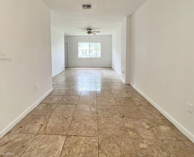 Foto del edificio - 2 br, 1 bath Townhome - 228 NW 85th Street...