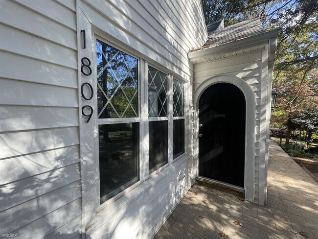 Foto del edificio - 2 br, 2 bath Duplex - 1809 Chestnut Avenue...