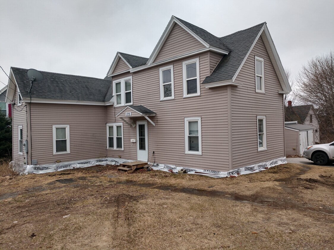 125 Bosworth St, Old Town, ME 04468 Townhome Rentals in Old Town ME