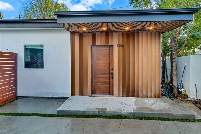 Foto del edificio - 22136 Gilmore St