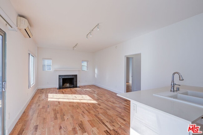 Building Photo - 3216 Bellevue Ave