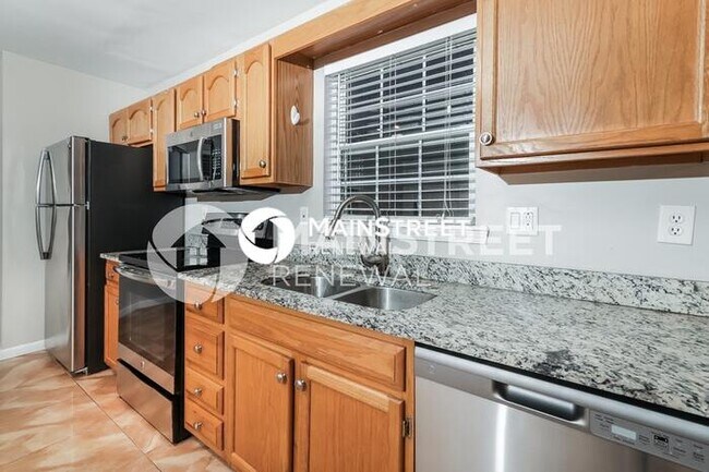 Foto del edificio - 3 Bedroom Pet-Friendly Home in Louisville, KY with Main Street Renewal