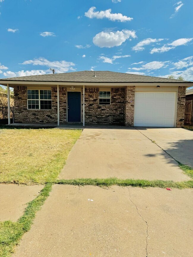 Building Photo - North Lubbock 3/2