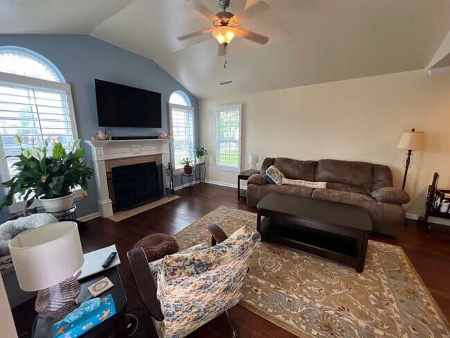 Foto del edificio - *$250 Off First Month's Rent!* Beautiful G...
