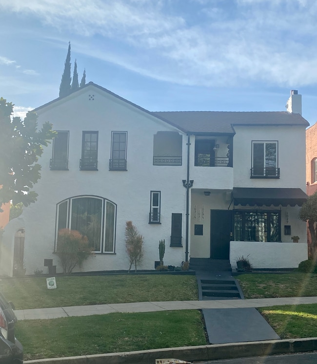 Building Photo - 1031 S Orange Dr