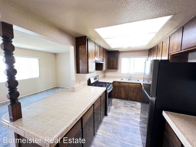Building Photo - 2 br, 1 bath House - 1014 Santa Fe Dr