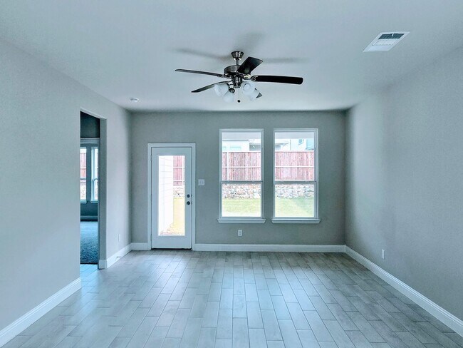 Foto del edificio - Brand-New Build in Prime Location | 4 Beds, 3 Baths, Peace & Proximity