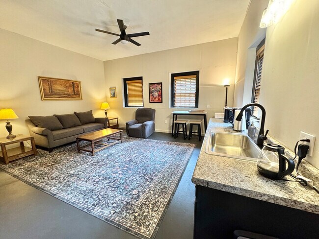 Foto del edificio - 2632 Wellington Rd