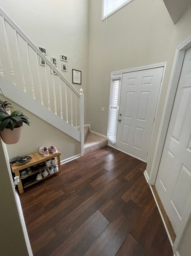 Building Photo - Wakefield Subdivision - Partially Furnished Unit!