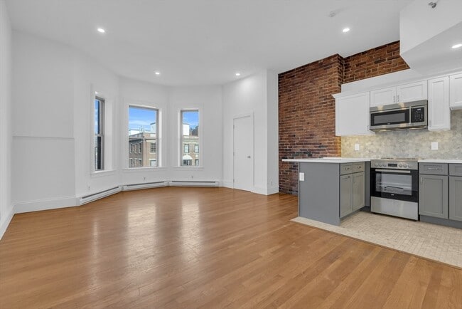Building Photo - 389 Beacon St
