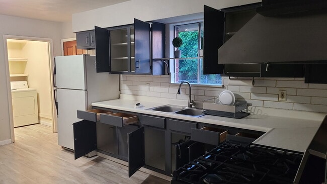 Kitchen - 2522 Lafayette St