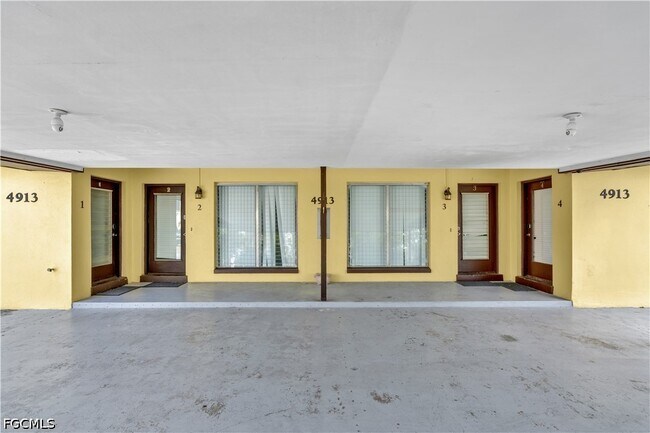 Foto del edificio - 4913 Vincennes St