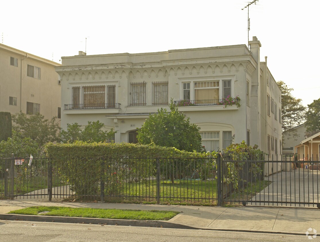 Foto del edificio - 1827 S Van Ness Ave