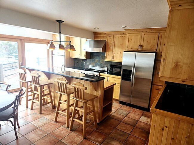 Building Photo - Perfectly Located Family Home