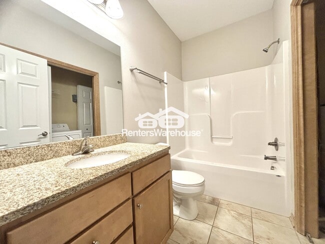 Foto del edificio - 2000 Meadow Ct