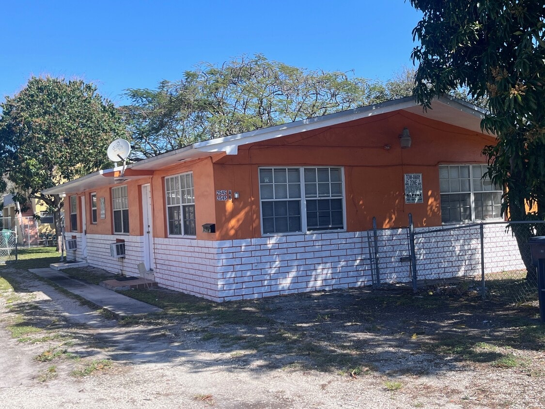 Photo - 2545 York St (Opa-locka, FL)