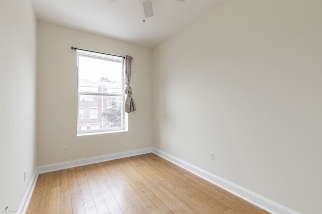 Building Photo - 1619 W Diamond St