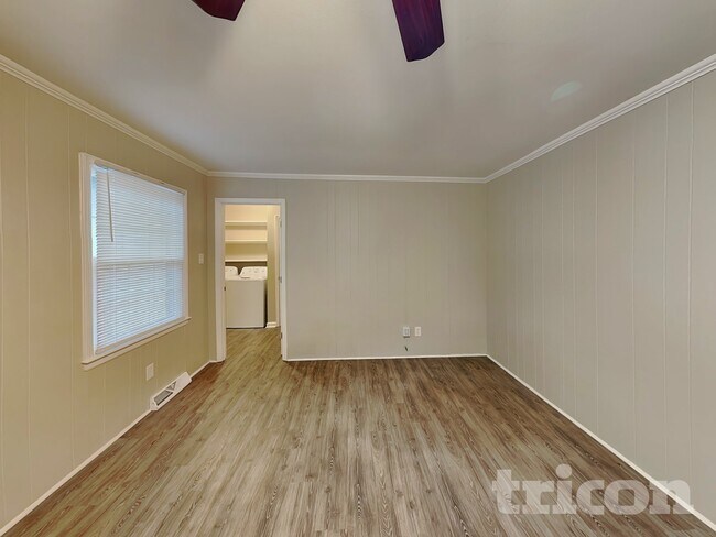 Foto del edificio - 3410 Denson Pl